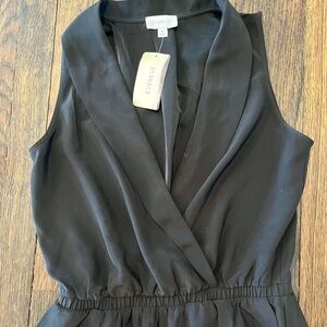 Evereve black V-neck jumpsuit size Medium